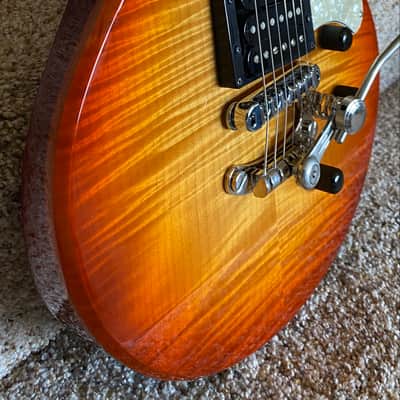 Hamer Phantom Custom Cherry Sunburst 1997 with Tremolo image 3