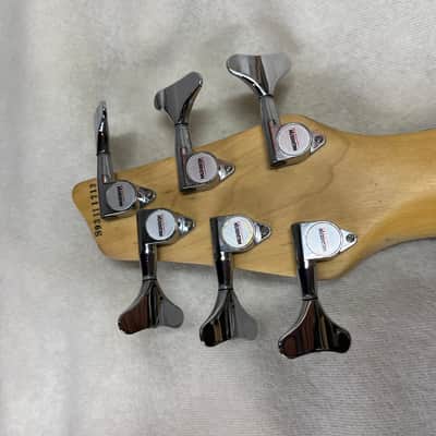 WASHBURN XB-600 - ACTIVE 6-STRING BASS w/ gig bag image 13