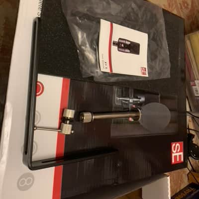 sE Electronics X1S Studio Bundle with Shockmount, RF-X Reflexion Filter, Pop Filter, Cable 2010s - Black image 4
