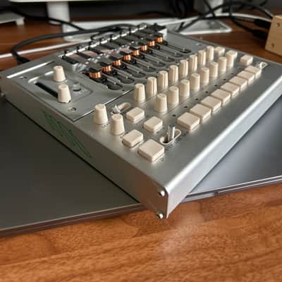 Korg Phase8 - Silver metal image 2