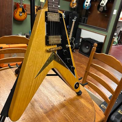 2022 Gibson Custom Shop '58 Korina Flying V Reissue Natural with Black Pickguard image 3