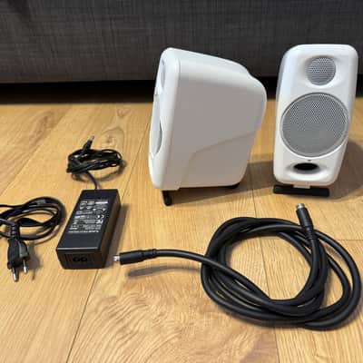 IK Multimedia iLoud Micro Monitor Pro Active Studio Monitor - Pair 2024 - Present - White image 5