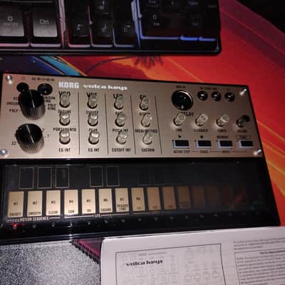 Korg Volca Keys Analog Loop Synthesizer - like new with box