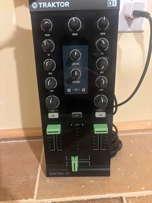 Native Instruments Traktor Kontrol Z1 2010s - Black image 1
