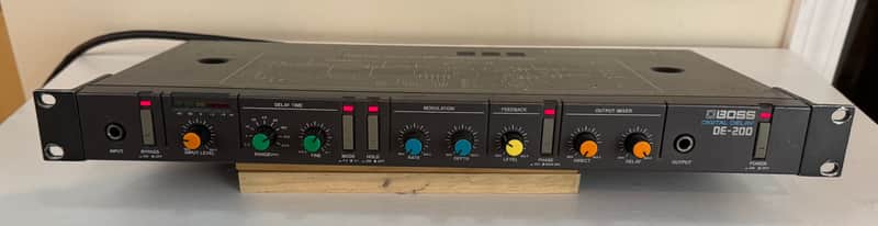 Save $78.32 on Boss DE-200 Digital Delay 1984 - Black!