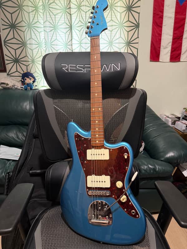 Fender CME Exclusive Classic Player Jazzmaster with Pau Ferro Fretboard Lake Placid Blue USED