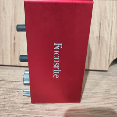 Focusrite Scarlett 2i2 2nd Gen USB Audio Interface 2016 - 2018 - Red / Black image 4