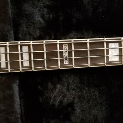 Dean DOA V Bass 2004 Cherryburst image 3