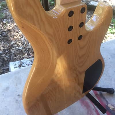 G&L L-2000 Tribute left handed Bass Natural Ash image 9