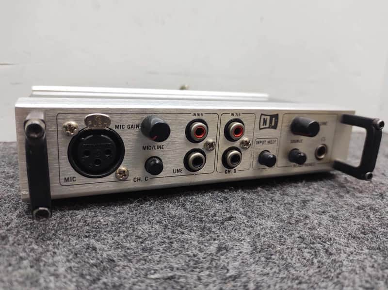 Native Instruments Audio 8 DJ