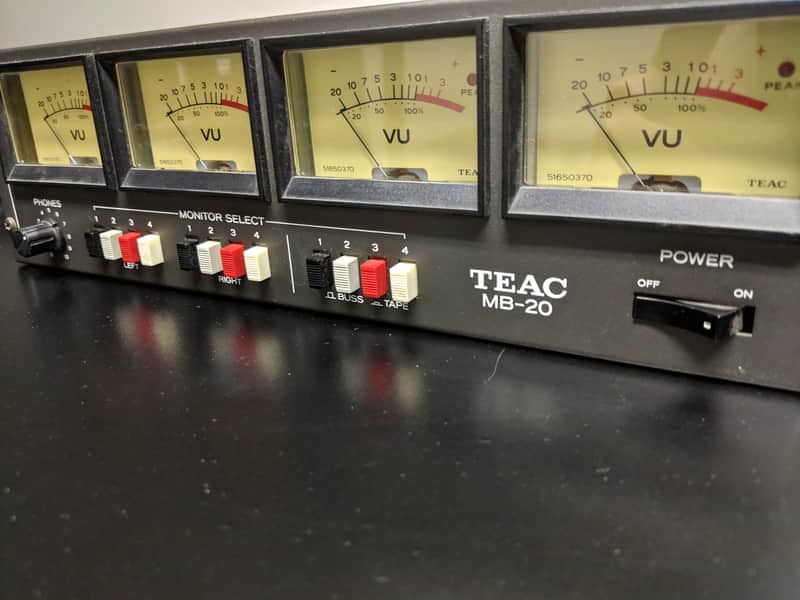TEAC MB-20 VUメーター付きオーディオ機器 TEAC MB-20 VUメーター付きオーディオ機器
