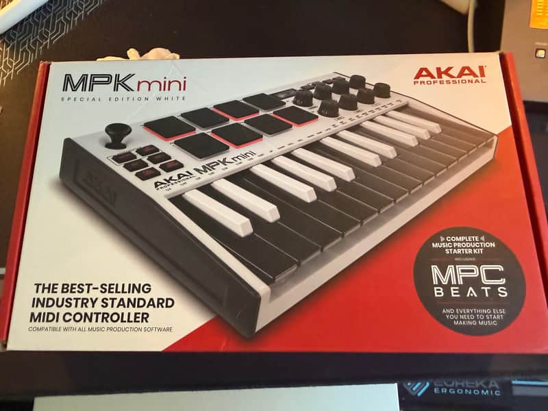 Akai MPK Mini MKIII 25-Key MIDI Controller - White image 1