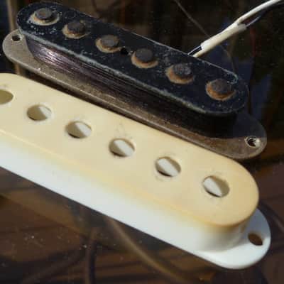 1976 Fender Stratocaster Pickup / Cover image 2