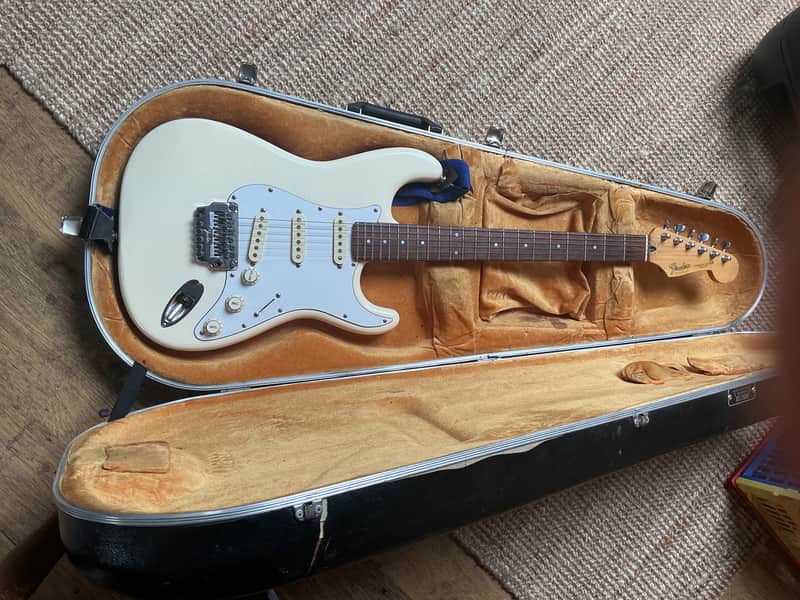 Fender Stratocaster 1985 approx - Cream image 1