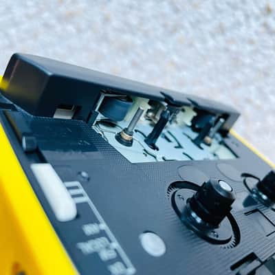 [Rare Box] Sony WM-AF59 Walkman Cassette Player, Beautiful Yellow, Working ! image 12