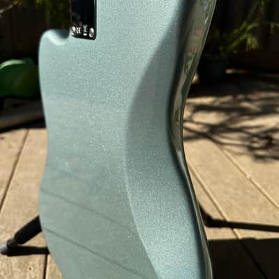 Fender Vintera '60s Jazzmaster with Pau Ferro Fretboard 2019 - 2023 - Ice Blue Metallic image 9