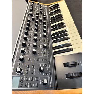 Moog SUB 37 Paraphonic Analogue Synthesizer, Second-Hand image 5