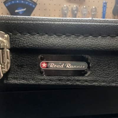 Road Runner Bass hard case 2020s image 2