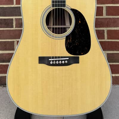 Martin D-35, Spruce Top, East Indian Rosewood Back & Sides, Ebony Bridge & Fretboard, Hardshell Case image 2