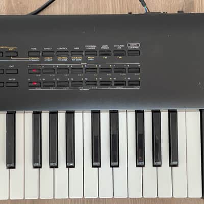 Roland JV-80 61-Key Multi-Timbral Synthesizer /192 Patches (64 user), 48 Performances (16 user) image 15