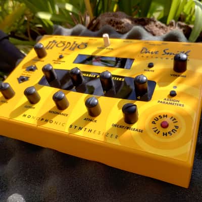 Dave Smith Instruments Mopho Desktop Monophonic Synthesizer 2008 - 2016 - Yellow