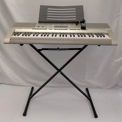 Casio LK-270 61-Key Key-Lighting Keyboard 2010s - Silver