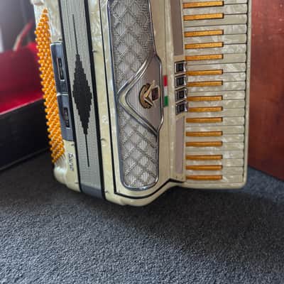 Accordion DEGA Dyna "Fiori D'Oro" 1960-1970 - Tone Chamber/ Cassotto image 5