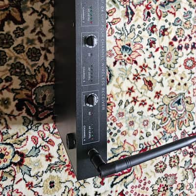 Gemini UHF-04M 4-Channel Wireless Handheld Microphone System image 4