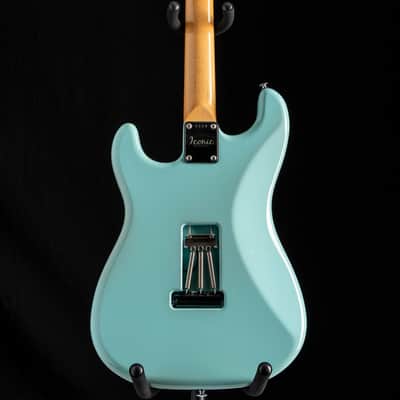 Used Iconic Guitars Vintage Modern S-HR Daphne Blue image 8