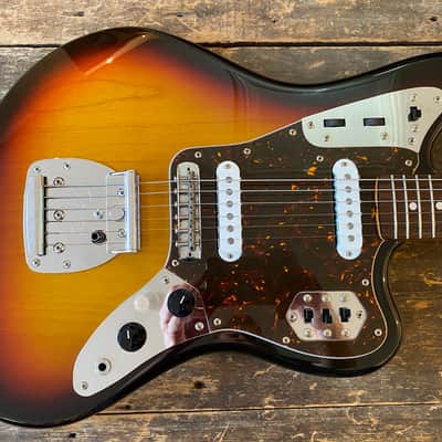 Fender Jaguar 1966 Reissue CIJ R-Serial 2004-2005 Three Tone Sunburst image 5
