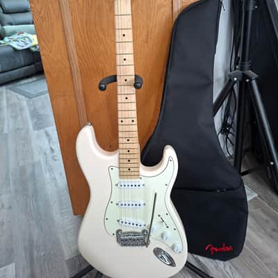 G&L Tribute Legacy - Olympic white- with Deluxe Fender gig bag image 3