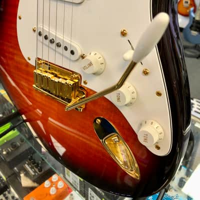 Fender 1996 50th Anniversary Stratocaster, Limited Edition, Sunburst 2389 of 2500 with Case - Pre Owned image 6