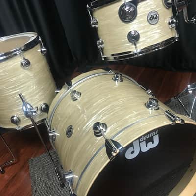 DW Drums Collector's Series Drum Workshop Pure Maple 333 Creme Oyster 3pc kit image 4