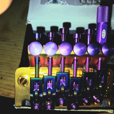 Floyd Rose 1000 "1 of a kind!" with Carbon Fiber arm, D-tuna and titanium parts, brass block & tuners 2025 - Gold/Purple image 7