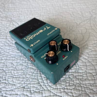 Boss TR-2 Tremolo (Silver Label) 1997 - Present - Green image 3