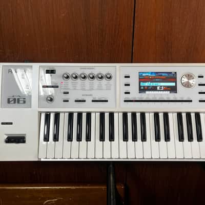 Roland FA-06-SC WH 61-key Music Workstation limited color WHITE w/ gig bag image 2