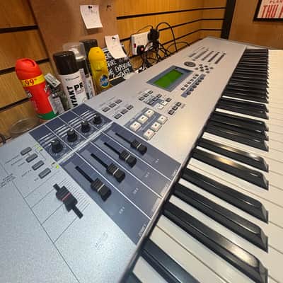 Yamaha Motif ES 8 Production Synthesizer image 2