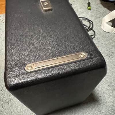 Fender '68 Custom Deluxe Reverb 2-Channel 22-Watt 1x12" Guitar Combo 2013 - Present - Black image 8