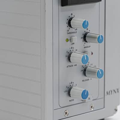 SSL XR626 Stereo Bus Compressor w/ SSL Mynx X-Rack Chassis – Iconic Analog Glue image 4