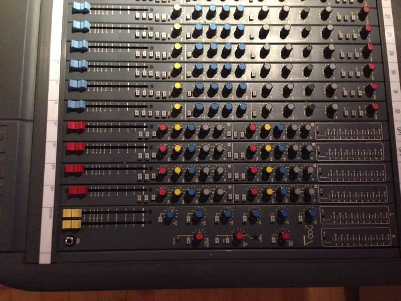 Soundcraft 200 Delta DLX32 Vintage Analog 32 Channel Mixing