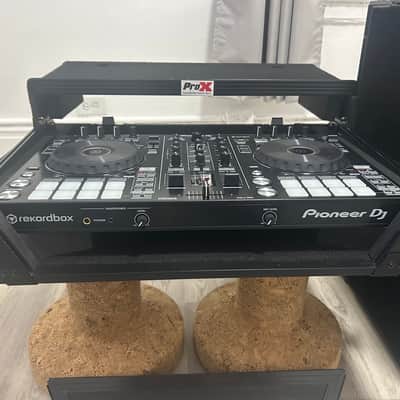 Pioneer DJ - DDJRR - DJ Controller + Sliding laptop case. - BLACK image 3