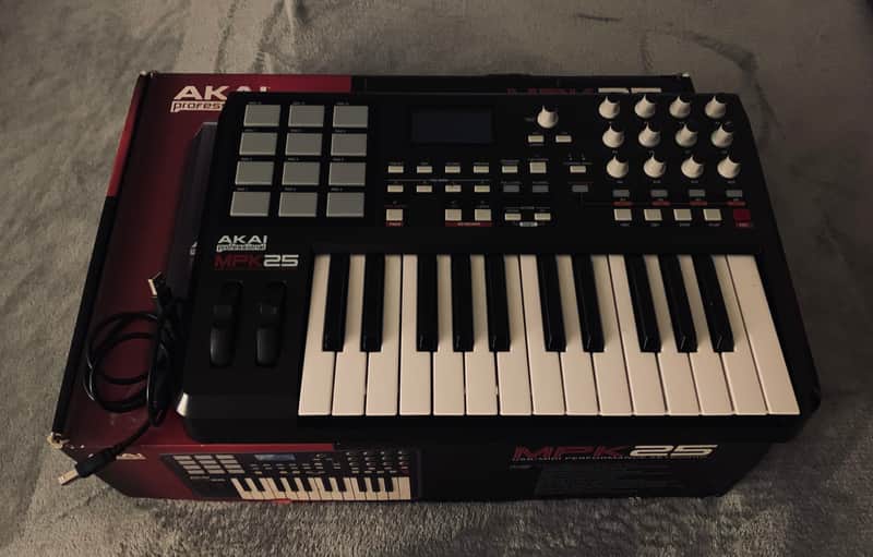 Akai MPK25 2012 - Black image 1