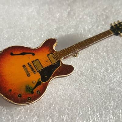 1959 ES 335 Dot Custom Gibson Guitar Pin image 4