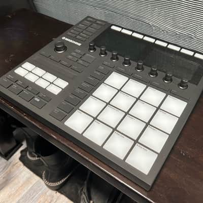 Native Instruments Maschine MKIII 2020swith decksaver- Black image 21