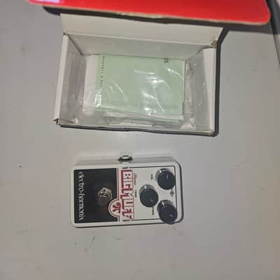 Electro-Harmonix Nano Big Muff Pi Distortion / Sustainer 2013 - Present - White / Black / Red image 2