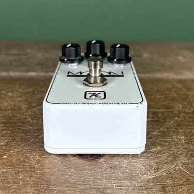 Keeley Moon Op Amp Fuzz Limited Edition - Moon Glow 2022 - White / Glow-in-the-Dark image 6