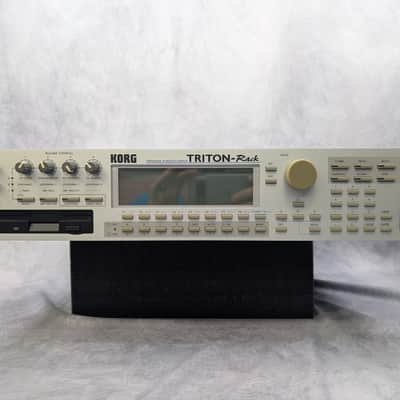 Korg Triton Rack Rackmount 60-Voice Polyphonic Workstation 2000 - 2005 - Silver image 2