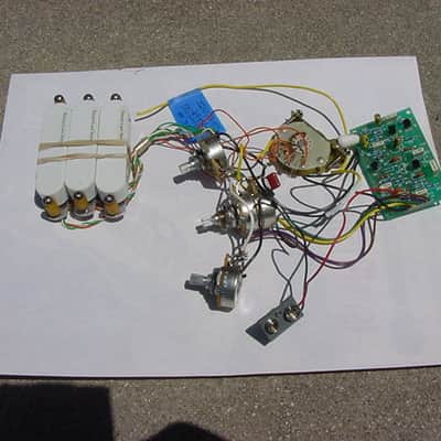 Fender Buddy Guy  Gold Lace Sensor  Pickup System White / Gold image 2