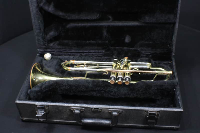 A Conn Bb Trumpet in a Hard Case as-is # 16 T image 1