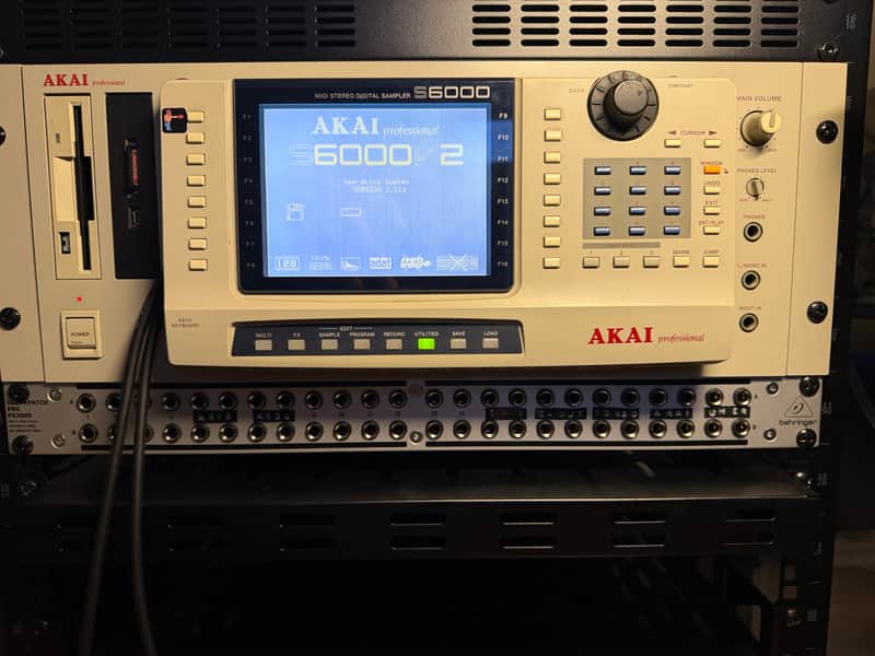 Akai S6000 MIDI Stereo Digital Sampler